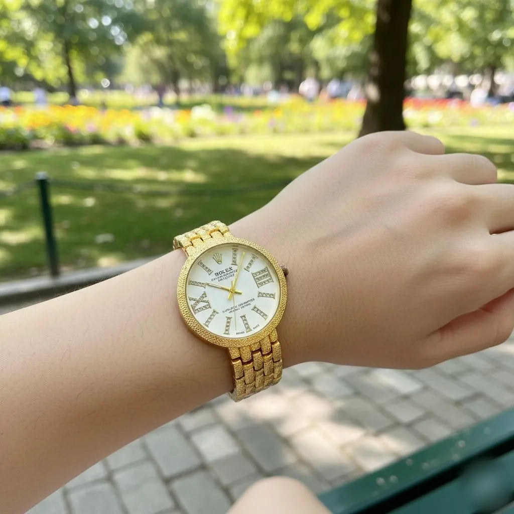 Elegant Gold-Tone Women’s Wristwatch – Crystal Roman Dial & Textured Bracelet Design