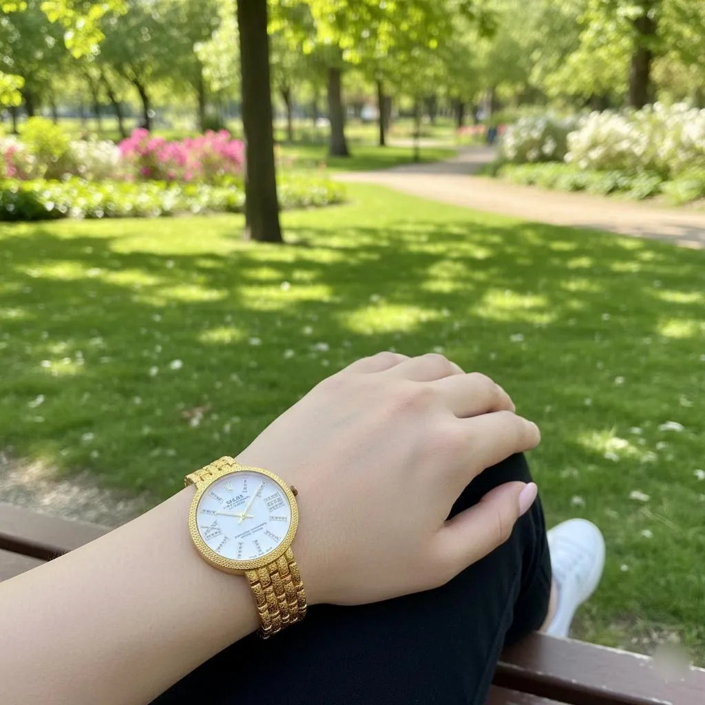 Elegant Gold-Tone Women’s Wristwatch – Crystal Roman Dial & Textured Bracelet Design